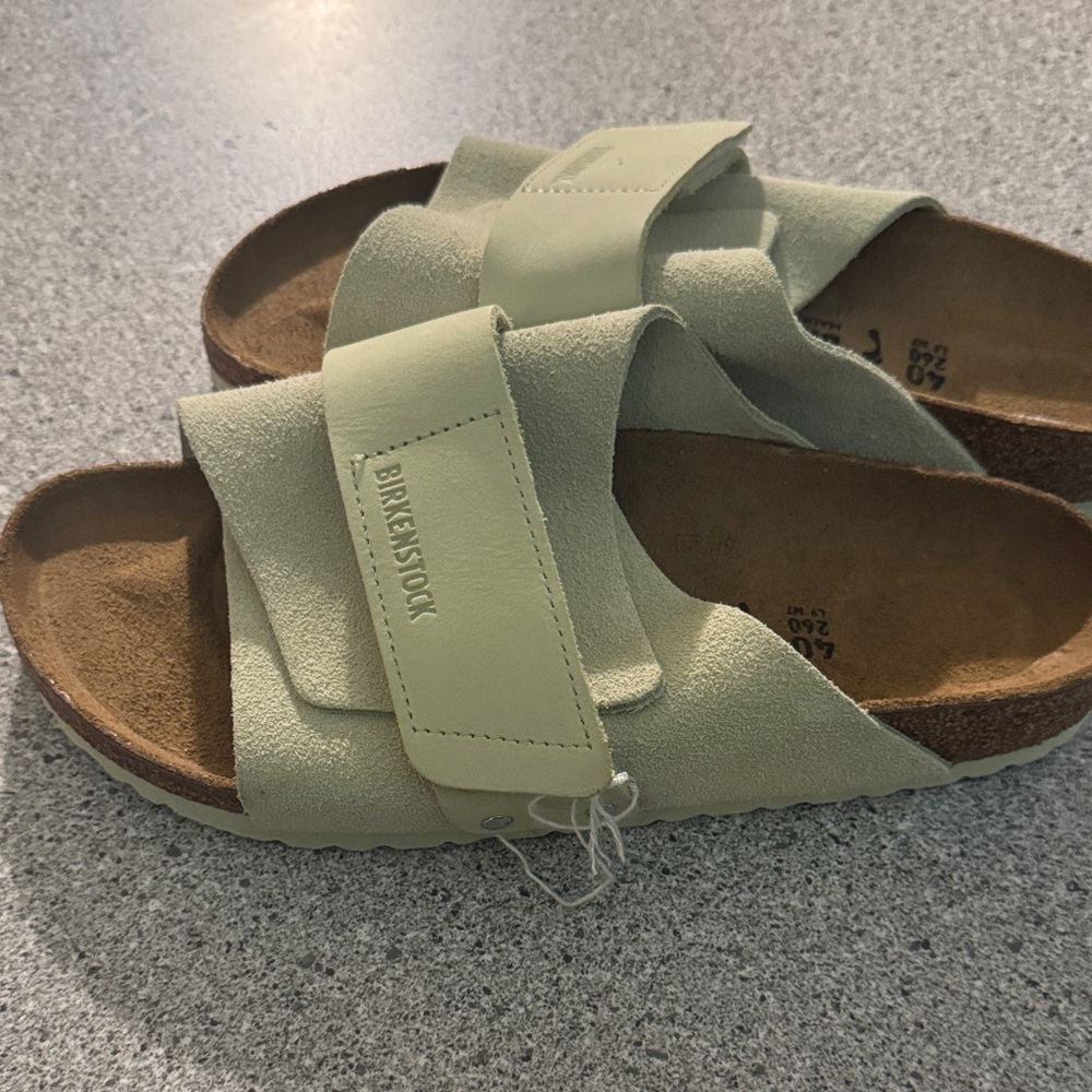 - Birkenstock
Kyoto suede touch-strap slides Soft Olive